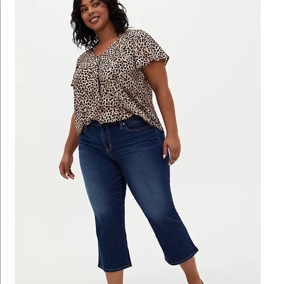 NWT-Very Cute Leopard Georgette Pleated Front Top - Picture 2 of 6